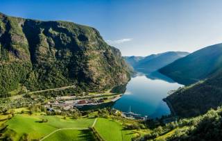 Immersive journeys to all seven continents